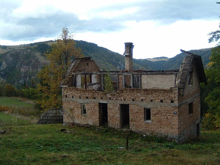 Sarajevo-Shelled Building 4.JPG